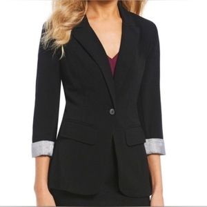 Women’s fitted blazer